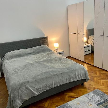 Apartament Super Central Cu Parcare Privata Leilighet Arad Eksteriør bilde